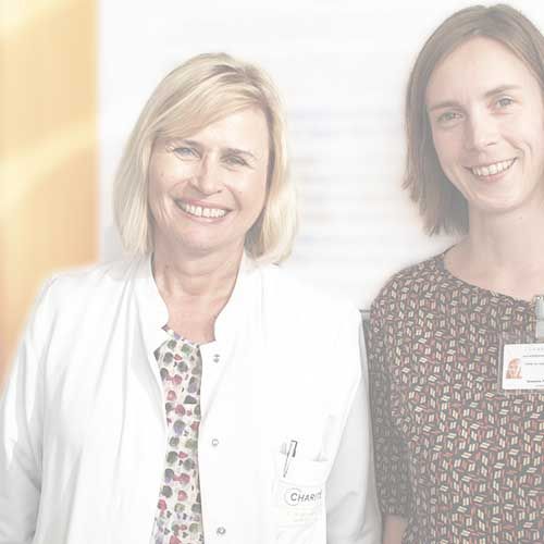 Bild: Dr. med. Christine Klapp, Oberärztin der Klinik für Geburtsmedizin, Leiterin des Projekts Babylotse der Charité und Susanne Preißel, Babylotsin.